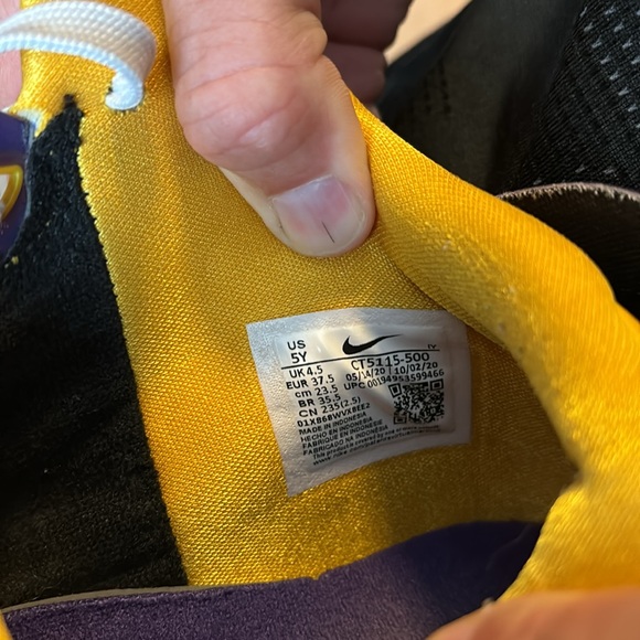 Nike Lebron VIII GS Lakers CT5115-500 - Court Purple / Gold - Sz 5Y - Picture 8 of 8